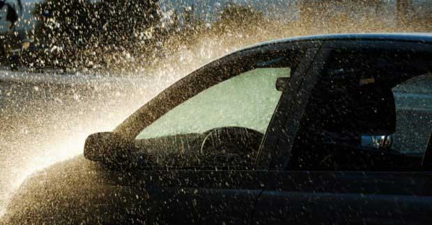 آسیب باران های اسیدی به رنگ خودرو 